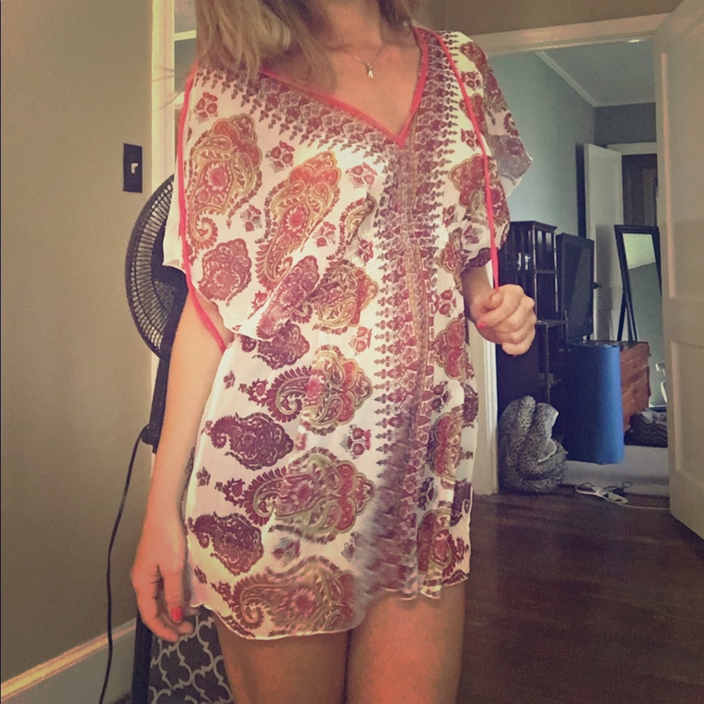 beautiful burgundy/gold/white tunic!