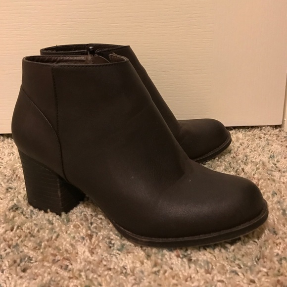 Brown Ankle Boots - Picture 1 of 4