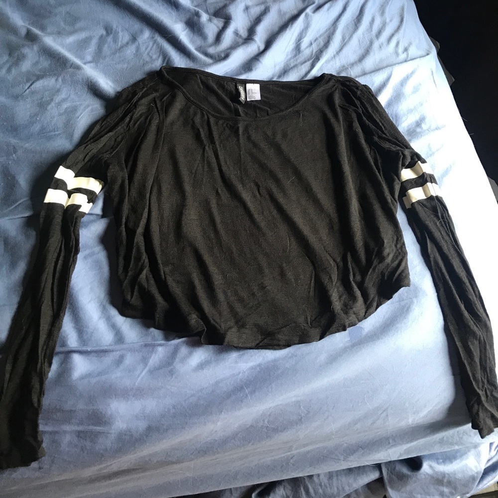 Black long sleeve crop top