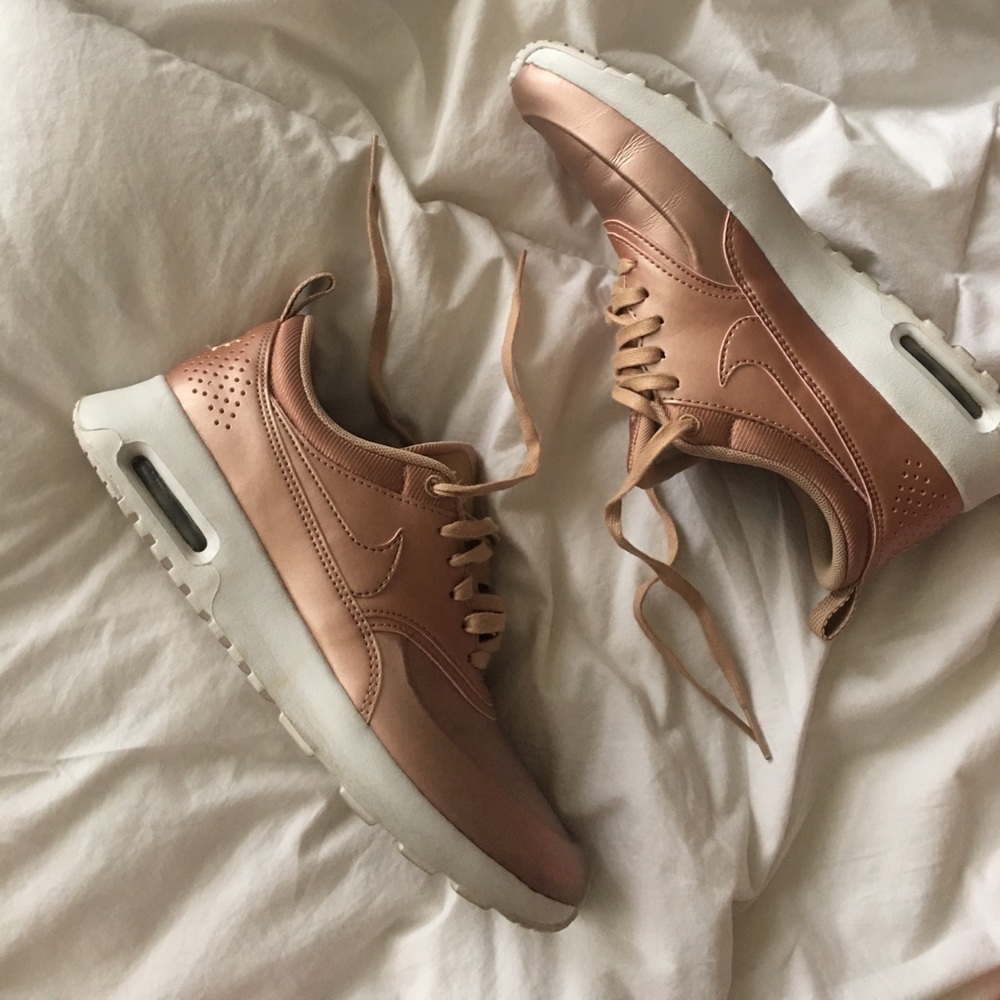Nike Thea Airmax in Rose Gold