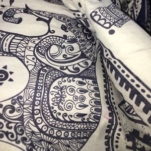 Queen size blue comforter