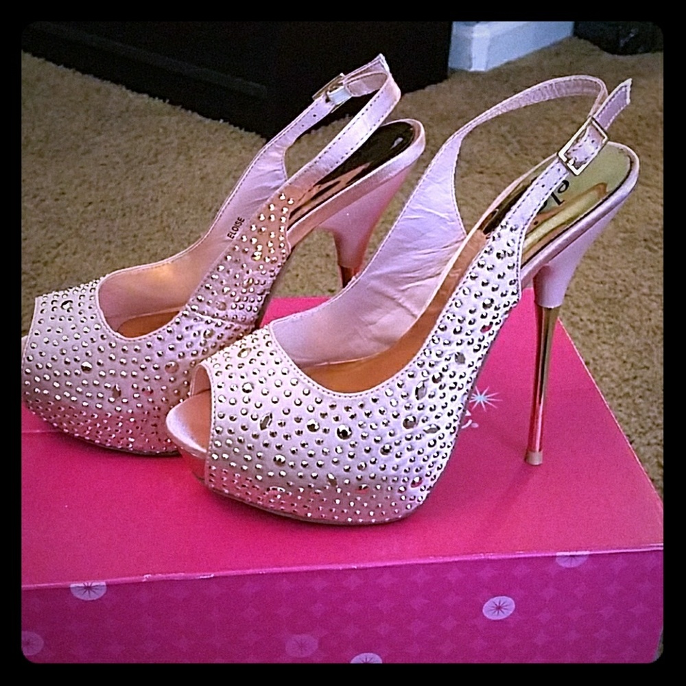 Sold!!! Pumps