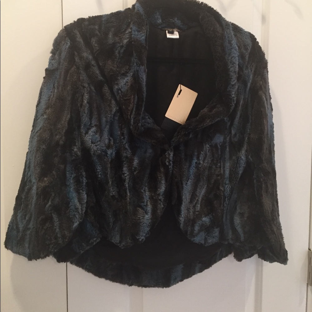 NWT Alberto Makali Faux fur capelet