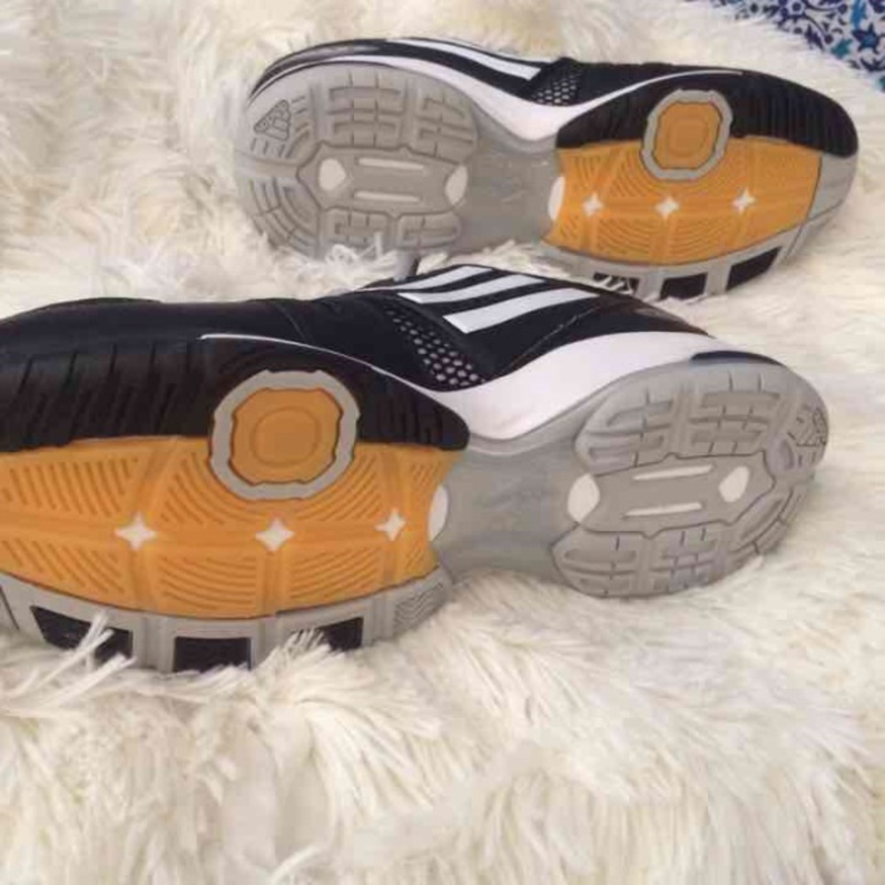Volleyball Shoes - Picture 3 of 4