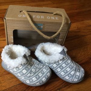 ☠️❤TOMS Size 5 Skull Toddler shoes NIB ❤☠️