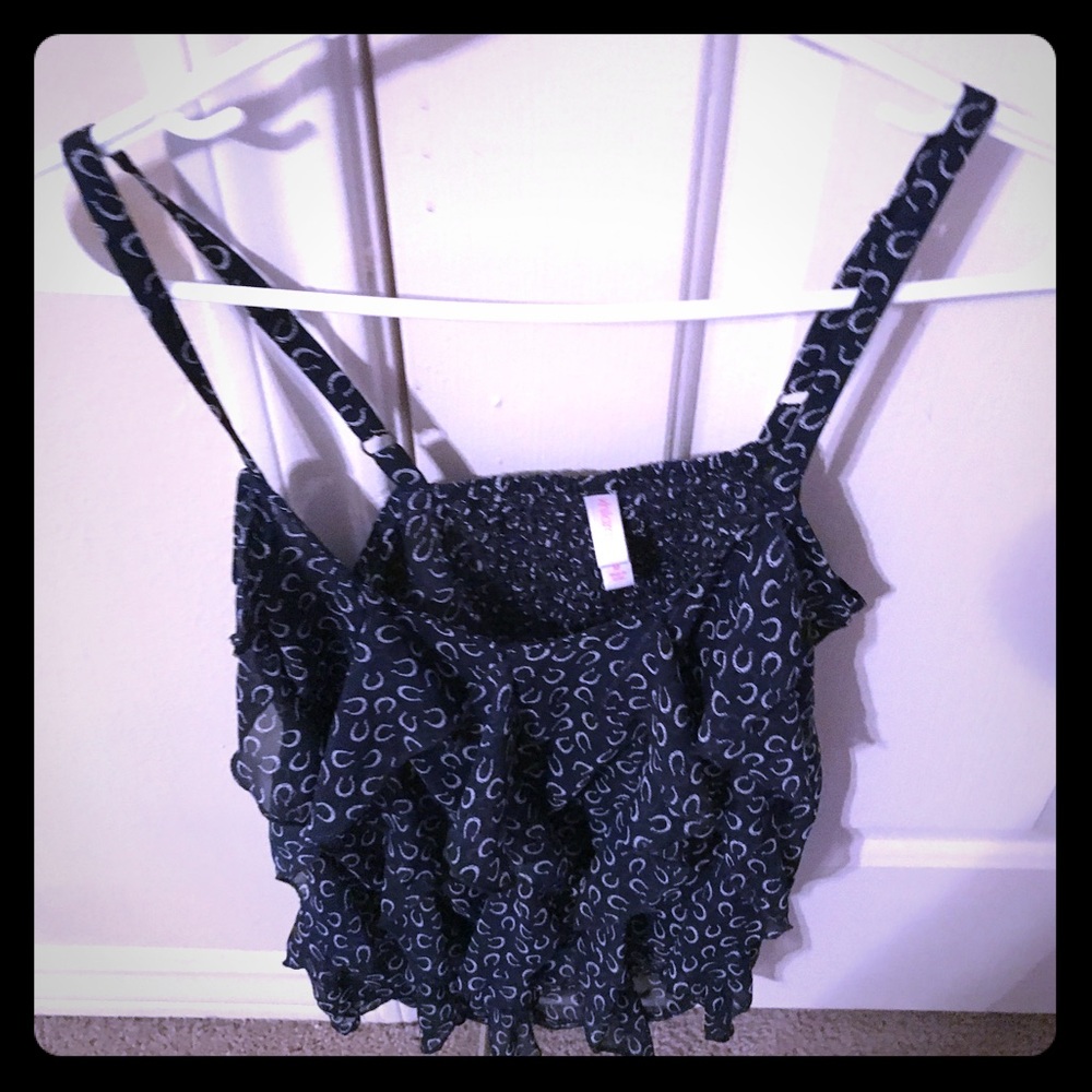 Medium ruffle horse shoe top