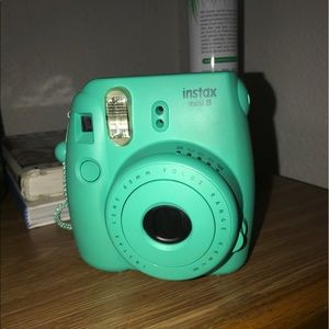 NWOT LIMITED EDITION COLOR POLAROID CAMERA