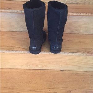 BLACK UGGS