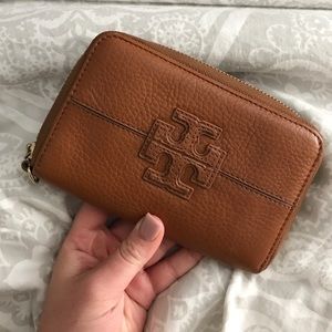 SALE tory burch leather wallet