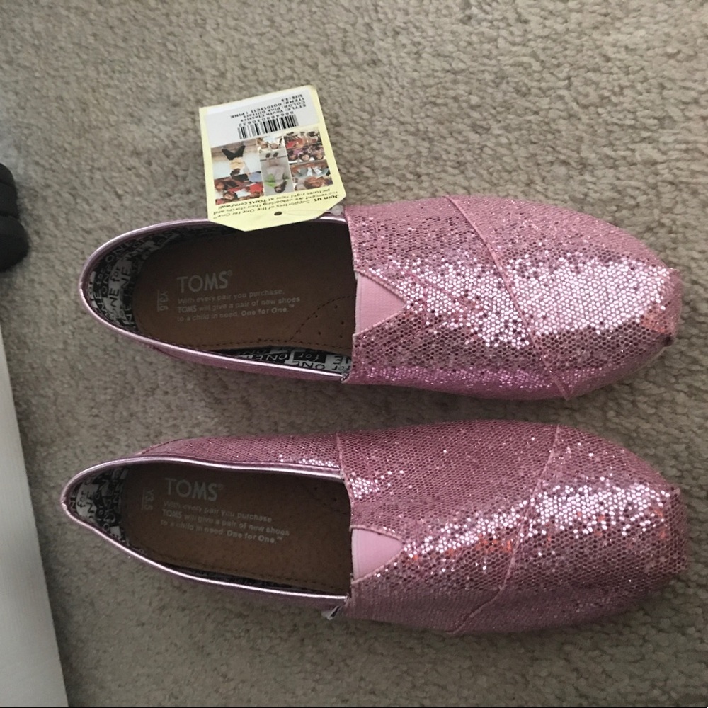 Never worn toms