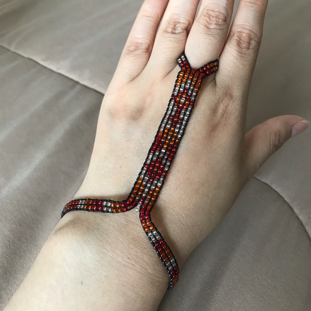 Foot / ankle or hand jewelry / bracelet