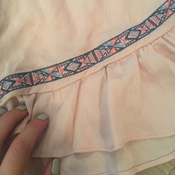 Pink embroidered shorts - Picture 2 of 2