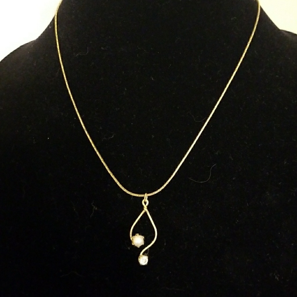 Single chain gold necklace.