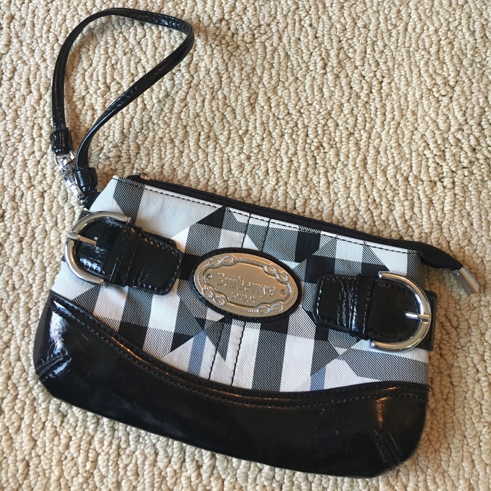 Knockoff Burberry clutch