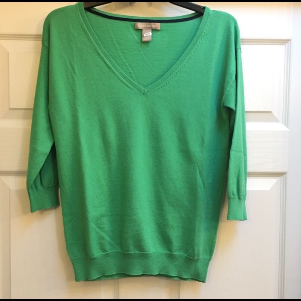 Small V Neck Banana Pullover