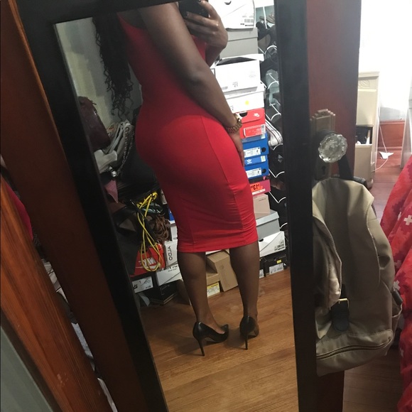 HOT RED DRESS - Picture 3 of 4