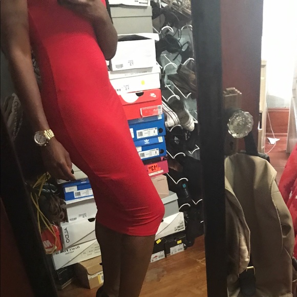 HOT RED DRESS - Picture 4 of 4