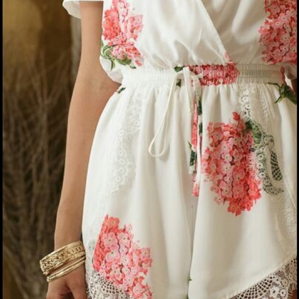 V neck floral print romper - Picture 2 of 3