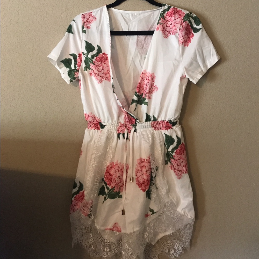 V neck floral print romper - Picture 3 of 3