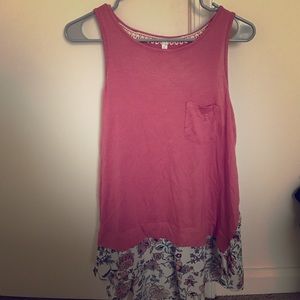 Pink/rose colored tank top with flower design🌷!