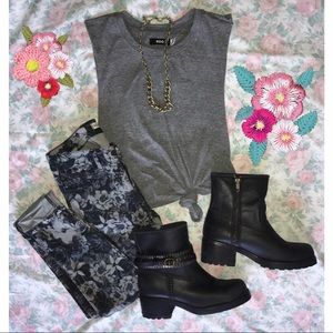 Bullhead Black Denim floral print jeans 26" waist!