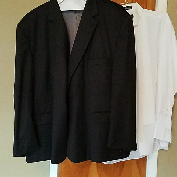 tuxedo - Picture 1 of 3