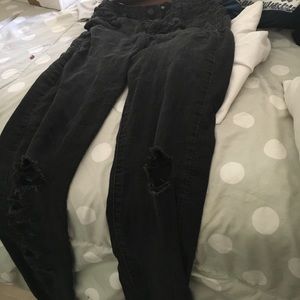 Hi waisted black ripped jeans