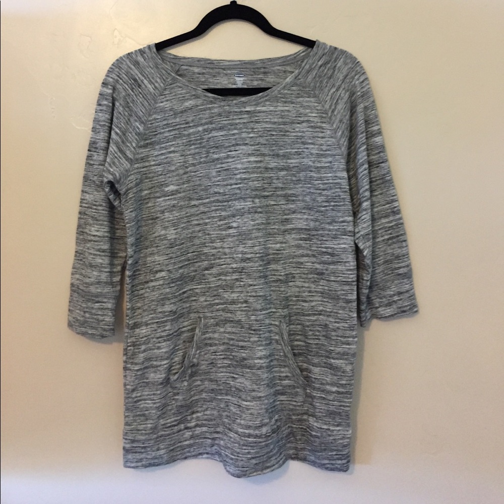 Black, white, & grey Tee with pockets!