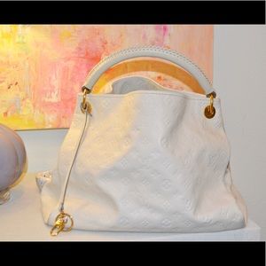 Authentic Louis Vuitton Artsy MM Handbag