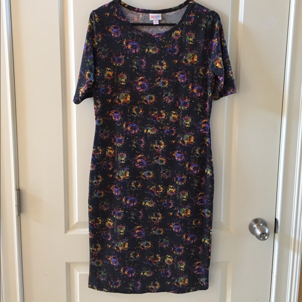 Like New LuLaRoe Julia Dress- look at the flowers
