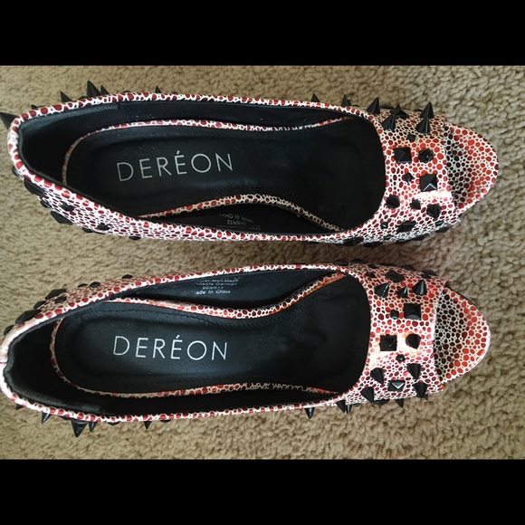 HOUSE OF DEREON "CARRISMA" BLACK/RED SPIKE HEELS - Picture 6 of 7