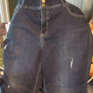 Distressed Capri Jeans