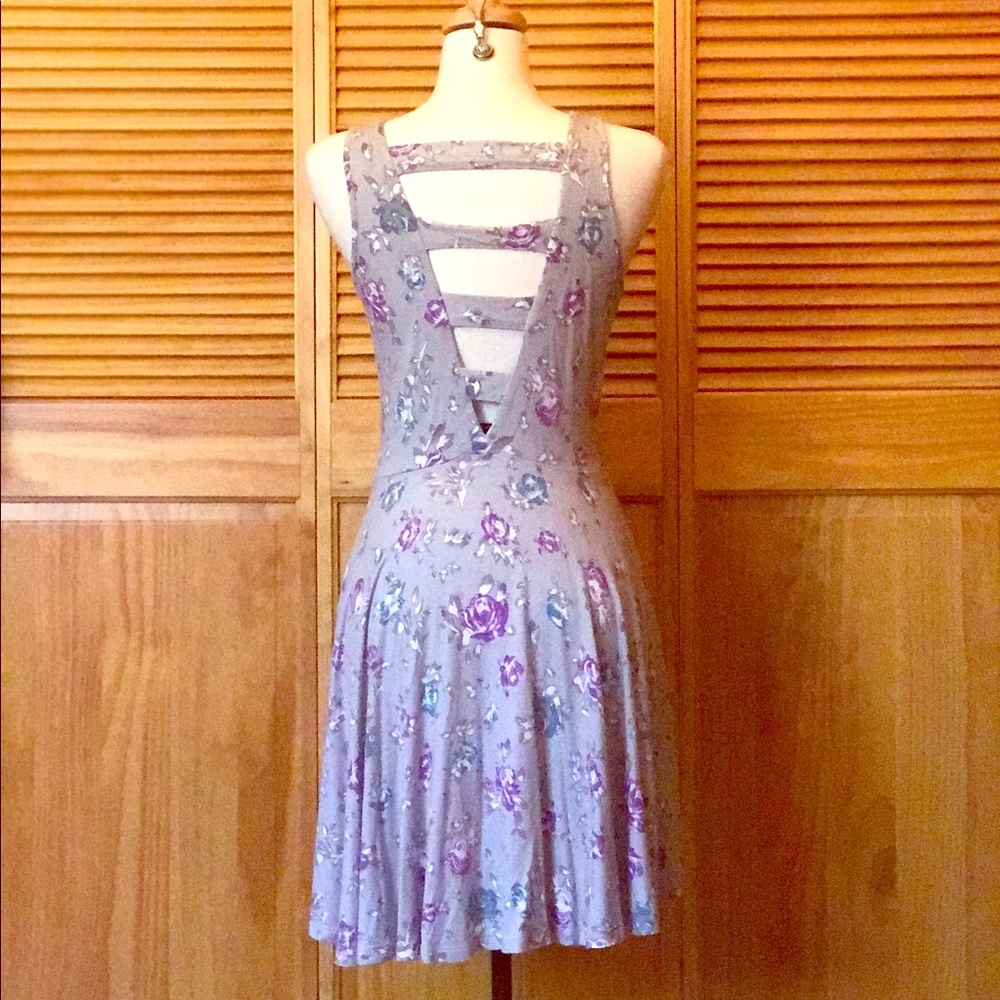 Sound & Matter Floral Dress w Cutout Back