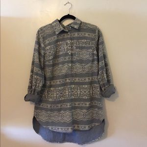 Cute grey patterned cozy blouse!