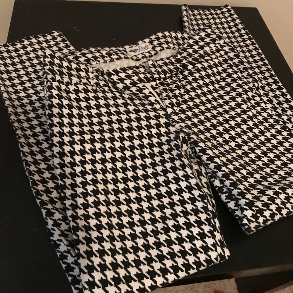 Black and White Pixie Pant