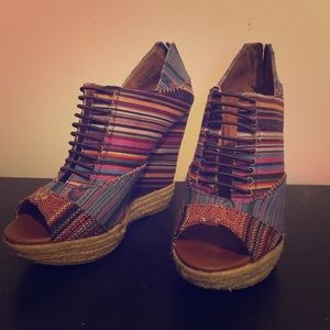 Summer wedges with great pattern