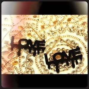 Fashion jewelry "Love" earrings *Brand New*