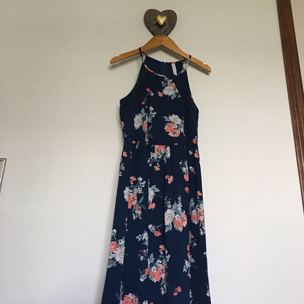 Dress - Picture 2 of 3