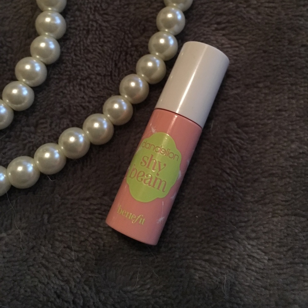 Benefit Dandelion Shy Beam deluxe mini highlighter