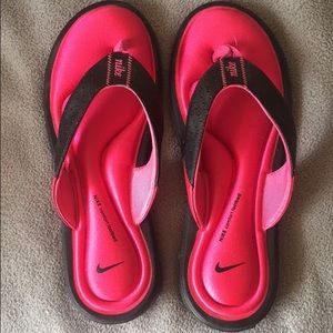 Pink Nike sandals-WITH FREE NIKE SOCKS 😍