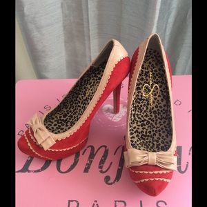 *NEW LISTING* Jessica Simpson "Jeorge" heels