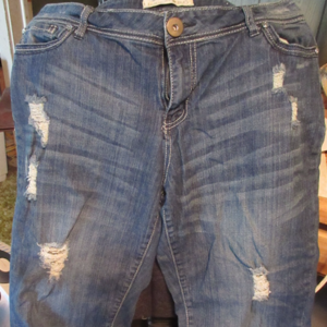 Fashion Bug distressed capri jeans