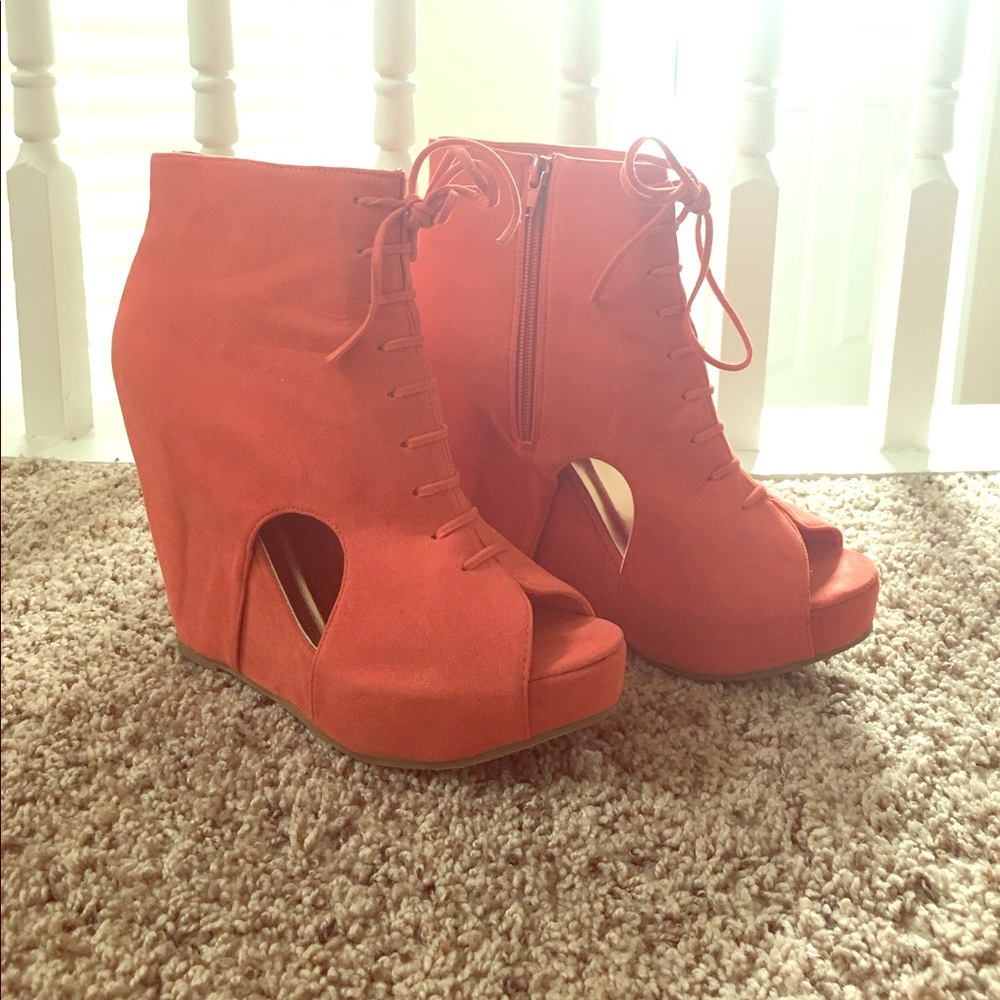 Glaze CORAL ZIP UP WEDGES.