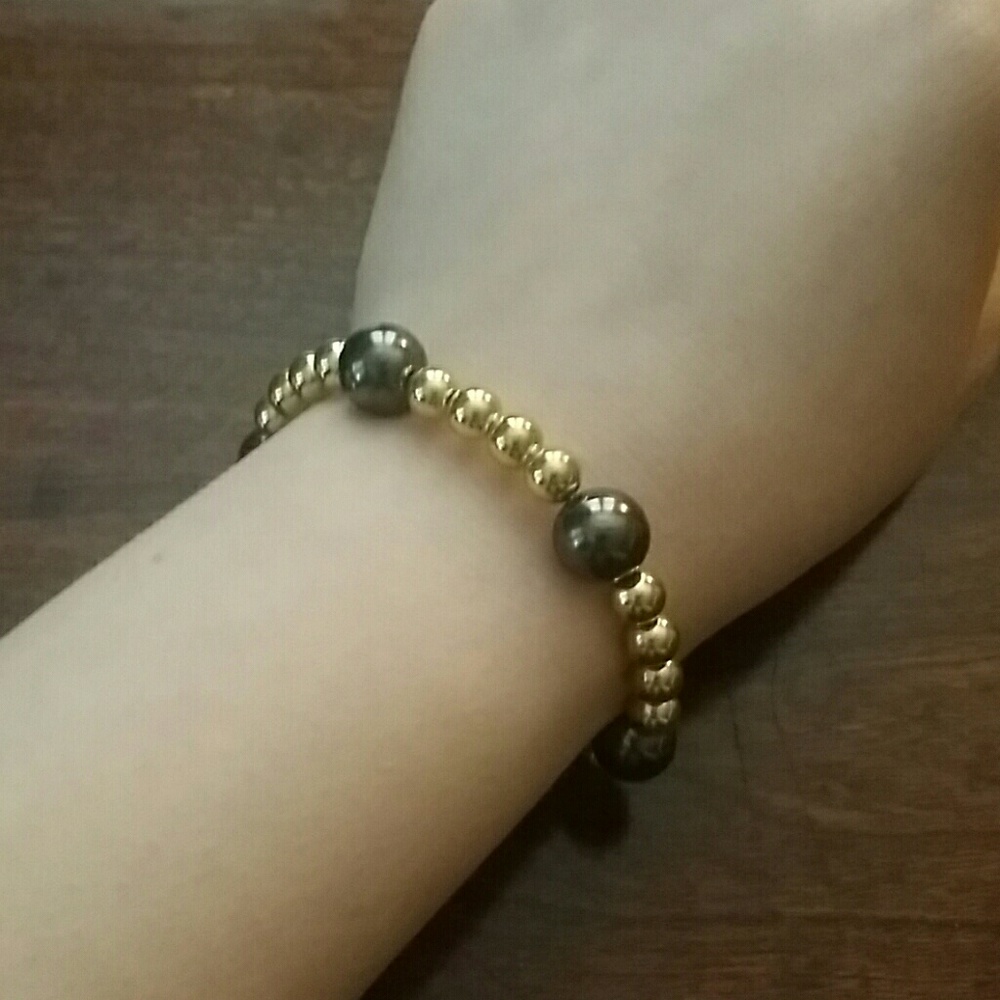 {ES} Bruins/ Black and Gold Stretch bracelet