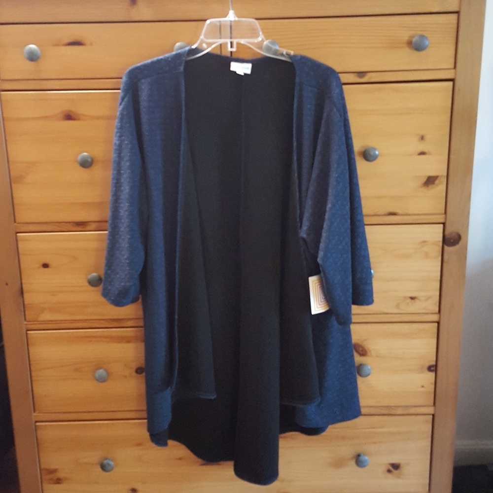 NWT Medium LuLaRoe Lindsay kimono