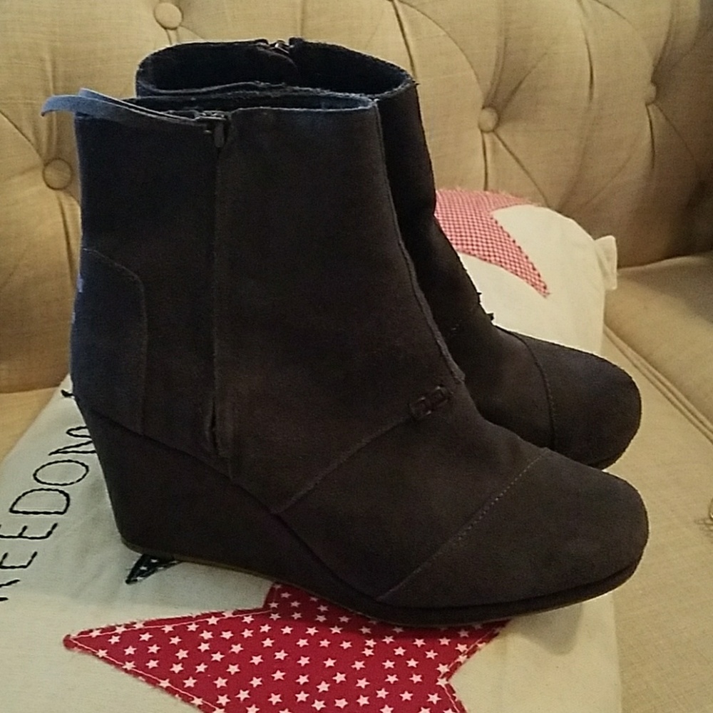 Toms Dessert Wedges *final markdown*
