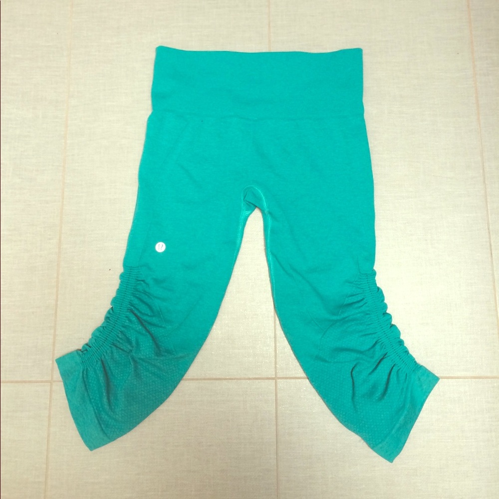 Lululemon cropped workout pants