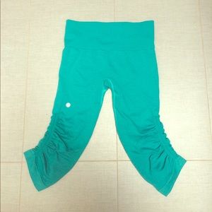 Lululemon cropped workout pants