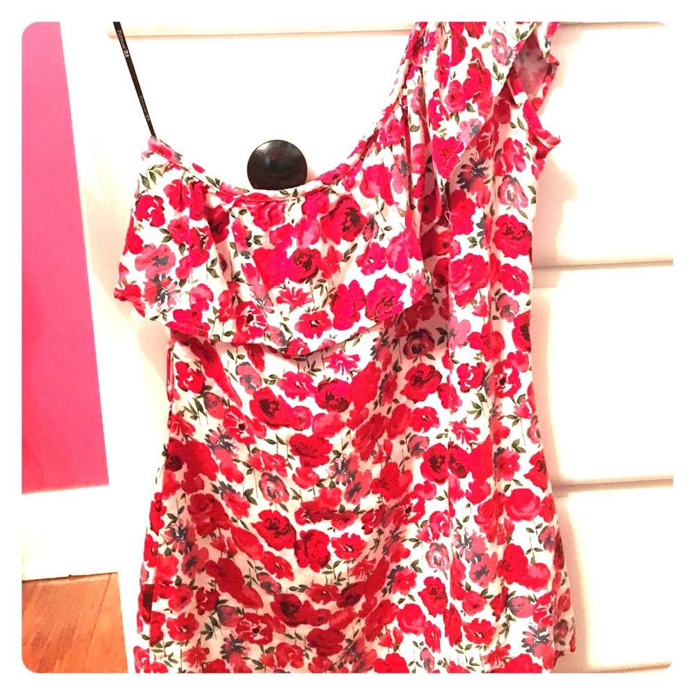 One shoulder top
