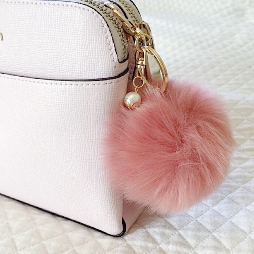 Pink pompom keychain 💋